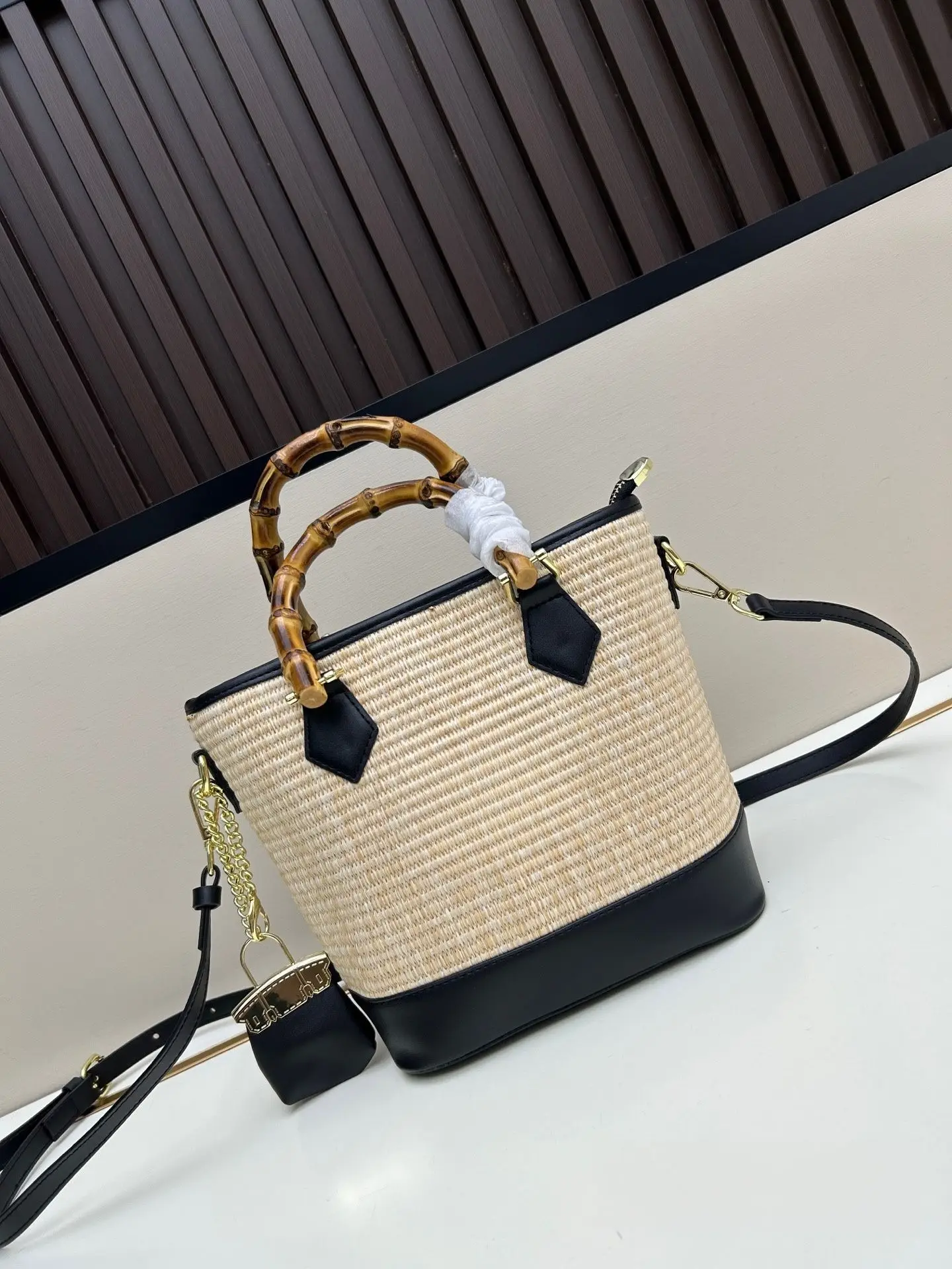 กระเป๋าใต้วงแขนลายโมโนแกรมดีไซน์เนอร์สำหรับผู้หญิง สายโซ่ปรับได้ กระเป๋าสะพายข้าง กระเป๋าสะพายไหล่สุดเก๋