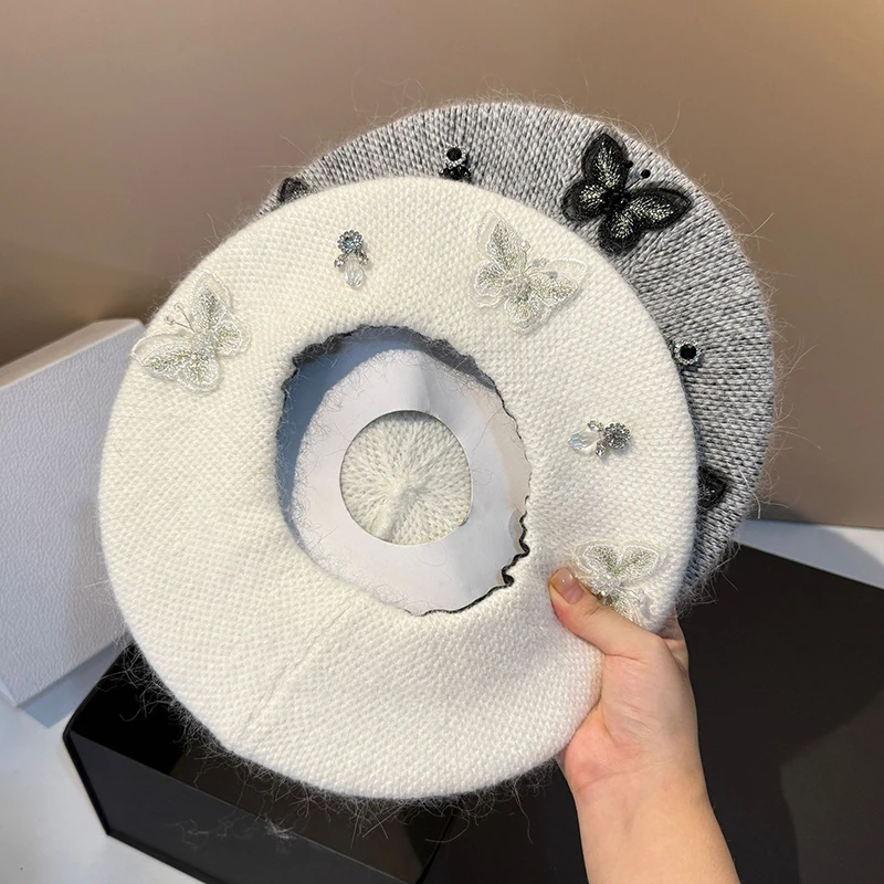 قبعة أنجورا شتوية للسيدات من بيريه إكسسوار دافئ للخريف والطقس البارد في الهواء الطلق