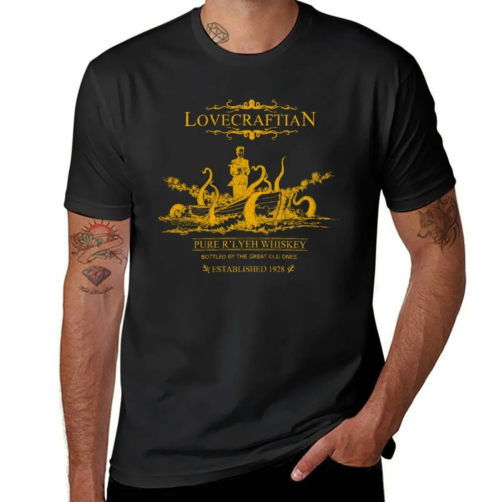 

Lovecraftian - R'lyeh Whiskey Gold Label T-Shirt oversize t-shirts man customizeds Man t-shirt Short sleeve tee men