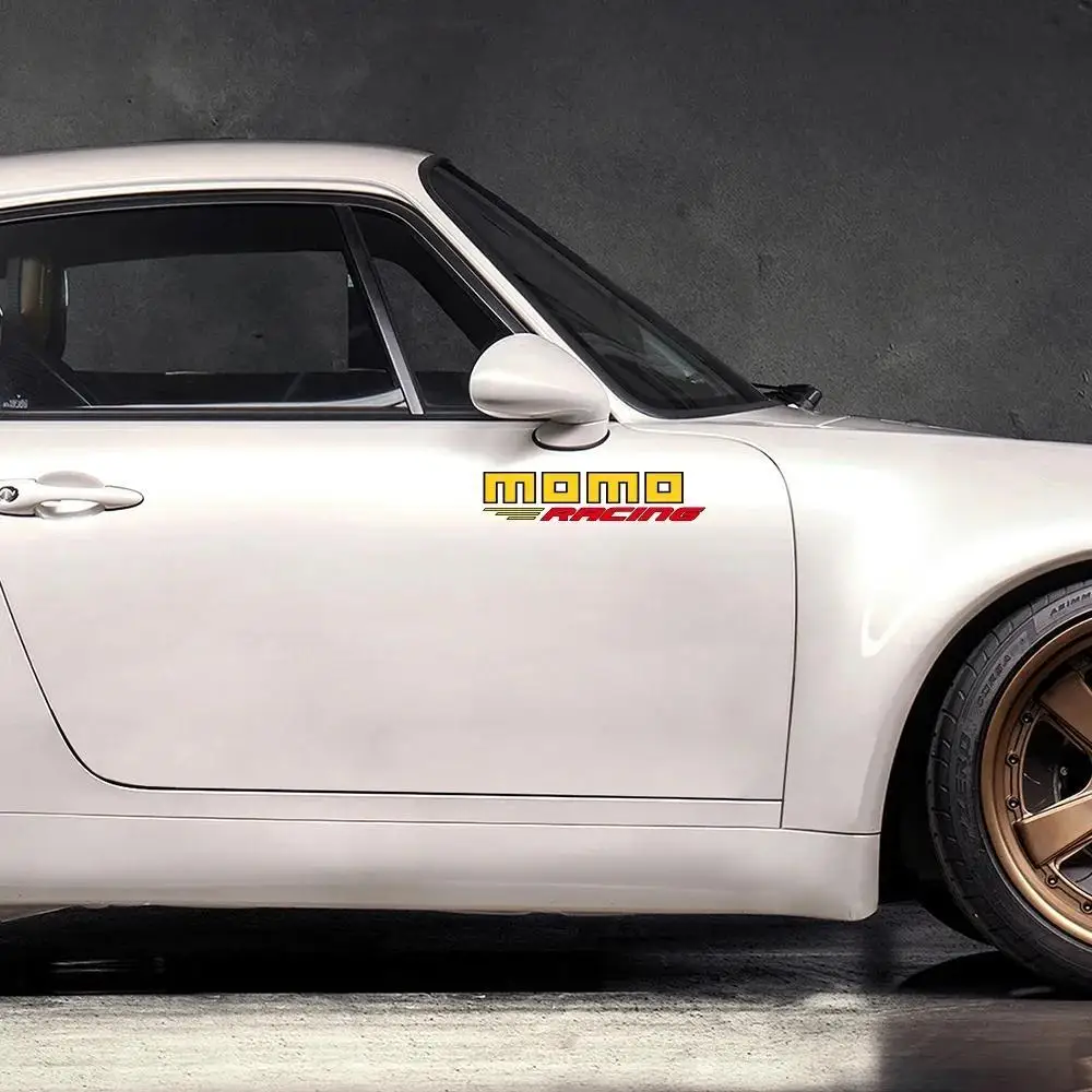 قطعتان من ملصقات سباق مومو، شارات بتصميمات صفراء وسوداء لامعة، ديكور لعشاق السيارات #5