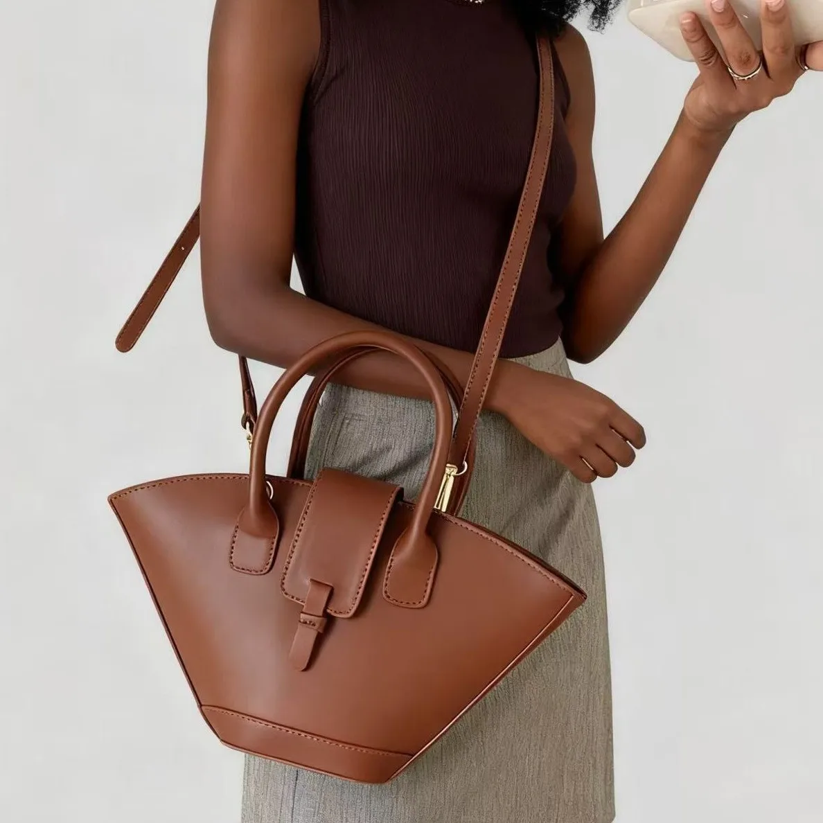 

Повседневная простая элегантная кожаная сумка для подгузников для женщин, большая вместимость, текстурированная, оригинальная, ретро, премиум-класса