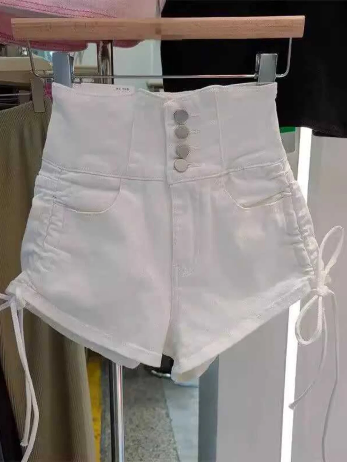 

Джинсовые шорты с высокой талией и завязками, женские, летние, 2025, новинка, стройнящие, универсальные, на пуговицах, розовые джинсы