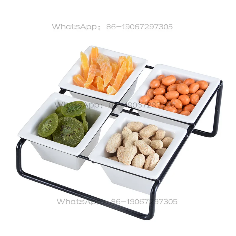 バーのフルーツは4つまたは9つのグリッドに分かれており、ナッツ、ドライフルーツ、スナックがプレートに盛り付けられています、クリエイティブです。