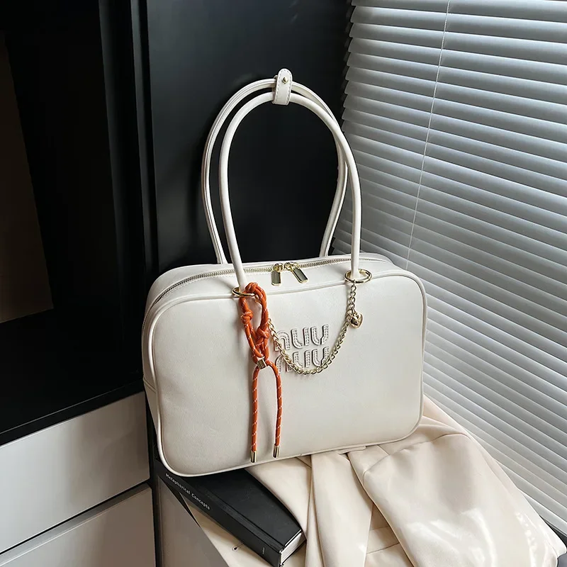 

Women Large Capacity Tote Bag Womens Square Handbags Luxury Design Boston Bag With Pendant Hobos Fashion Pillow Shoulder Bag