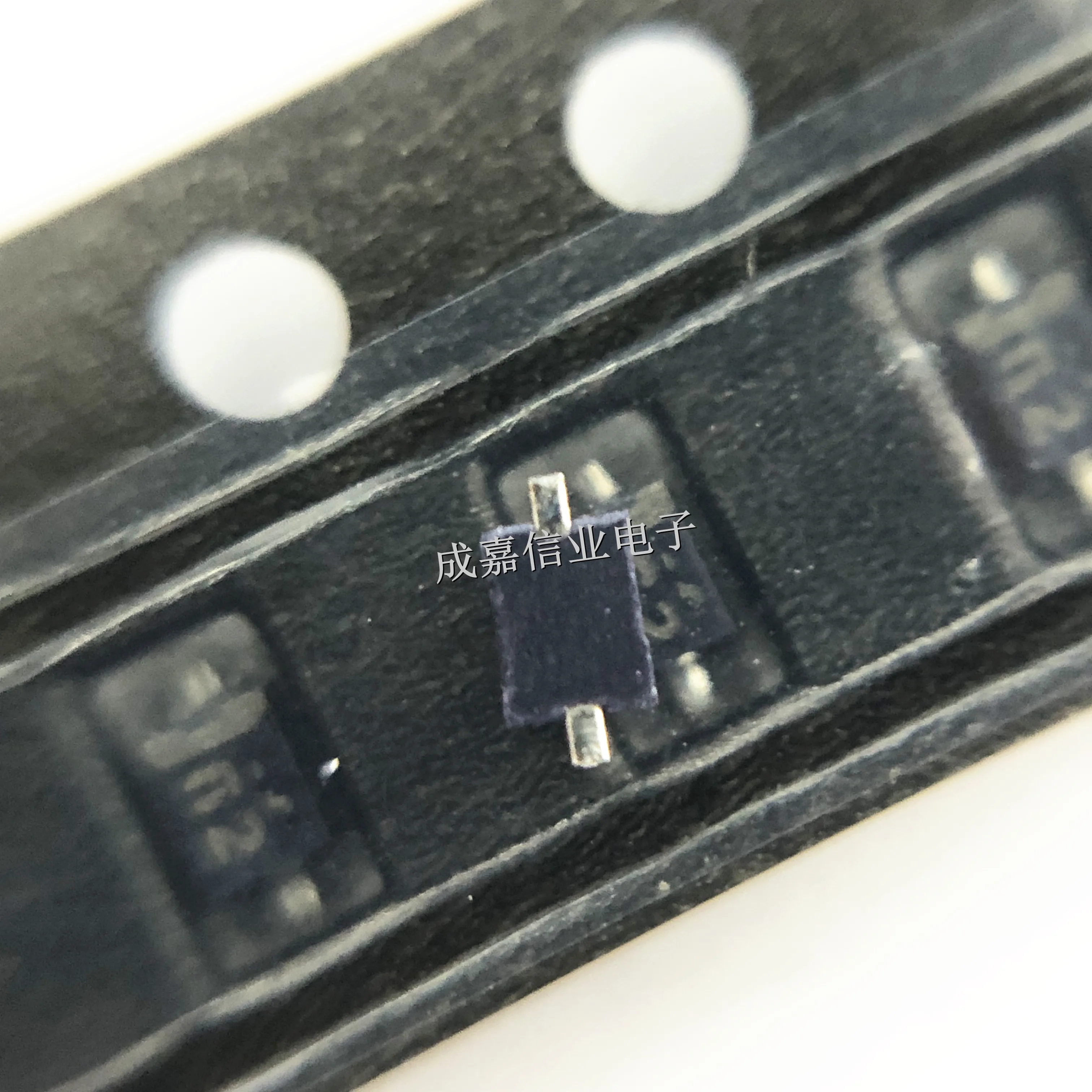 100 ชิ้น/ล็อต UDZVTE-173.6B SOD-323-2 เครื่องหมาย; 62 UDZ3.6B Zener ไดโอดไดโอด Zener Sgl 3.6V 200mW อุณหภูมิในการทํางาน:-55C-+ 150C