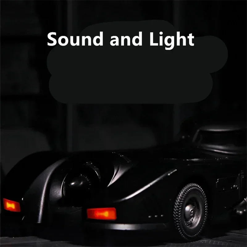 Modèle de voiture de course Batmobile pour enfants, alliage de chauve-souris, concept de voiture de sport, métal moulé sous pression, son et lumière, cadeau classique, 1/18