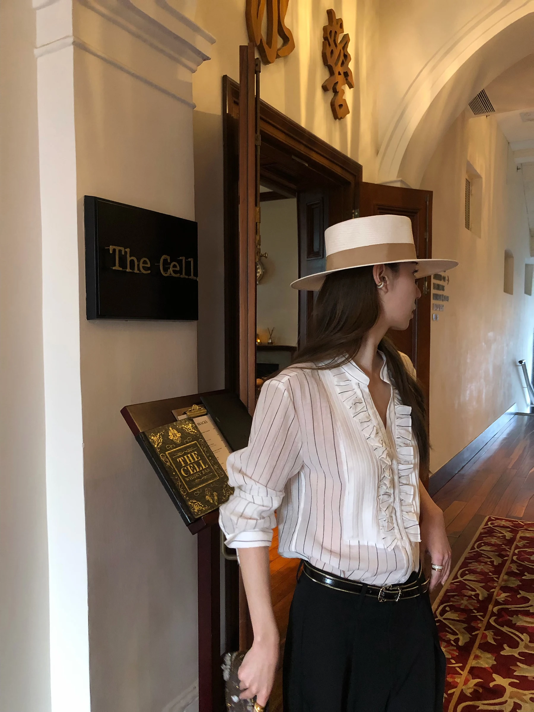 

Официальная женская рубашка Gakee Ralsee с V-образным вырезом, весенне-летняя, с тонким полосатым дизайном, для повседневной носки, свободного кроя, с длинными рукавами, дышащая.