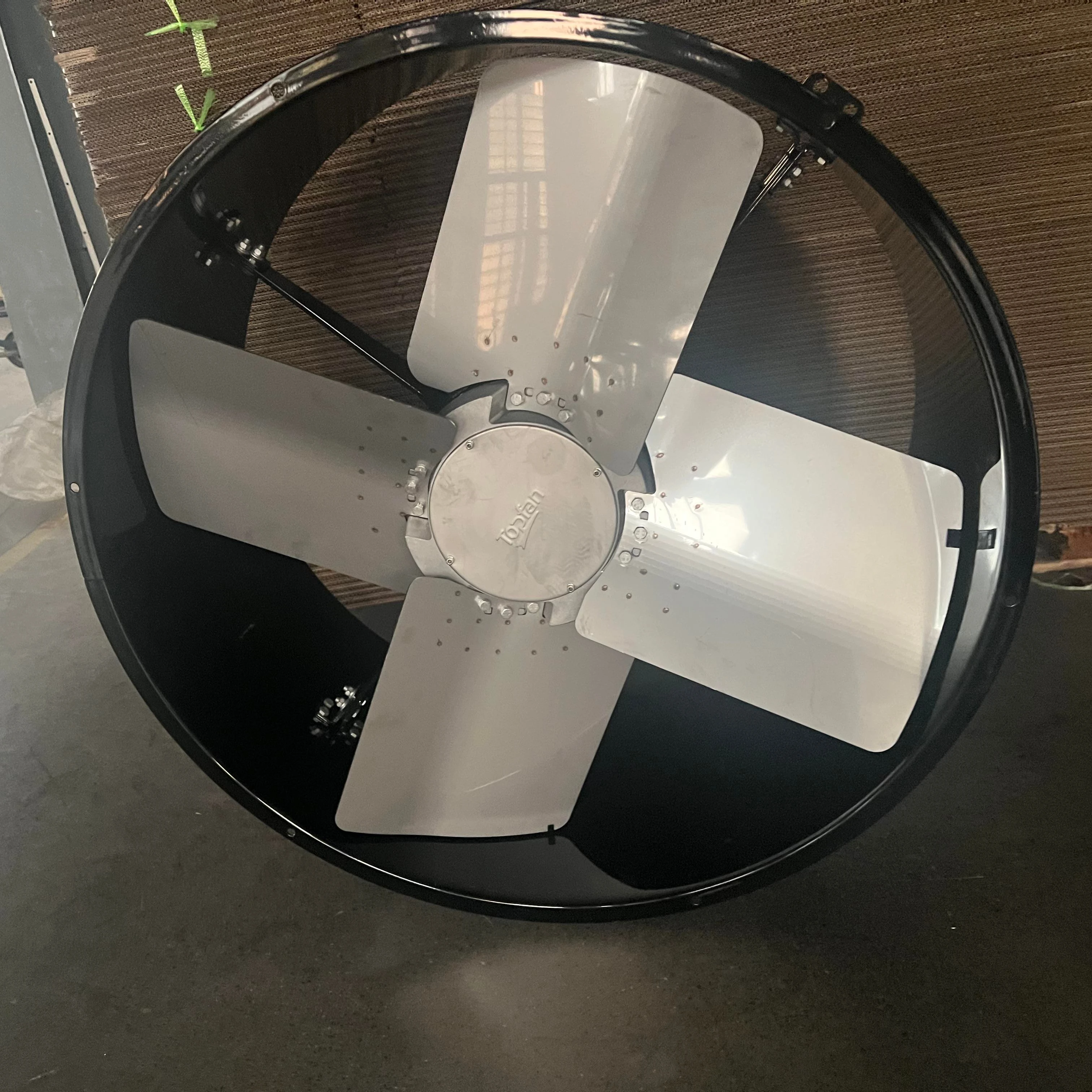 

36-Inch High-Pressure Central Exhaust Ventilation Fan for Chicken Farm Wall-Mounted Air Scrubber Manure Drying System