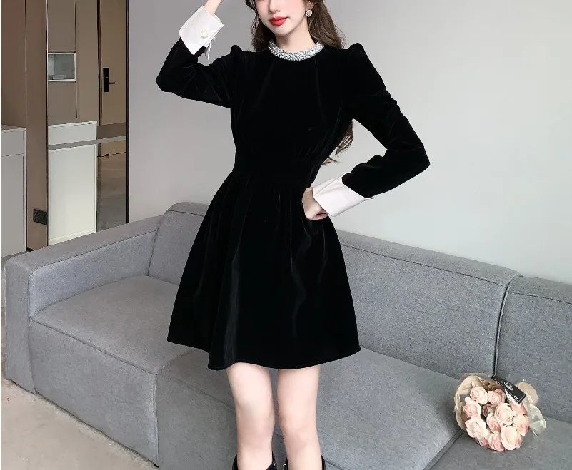 2023 Autumn/Winter New Velvet Dress with Heavy Industry Nail Bead Design Short Skirt Dress for Women