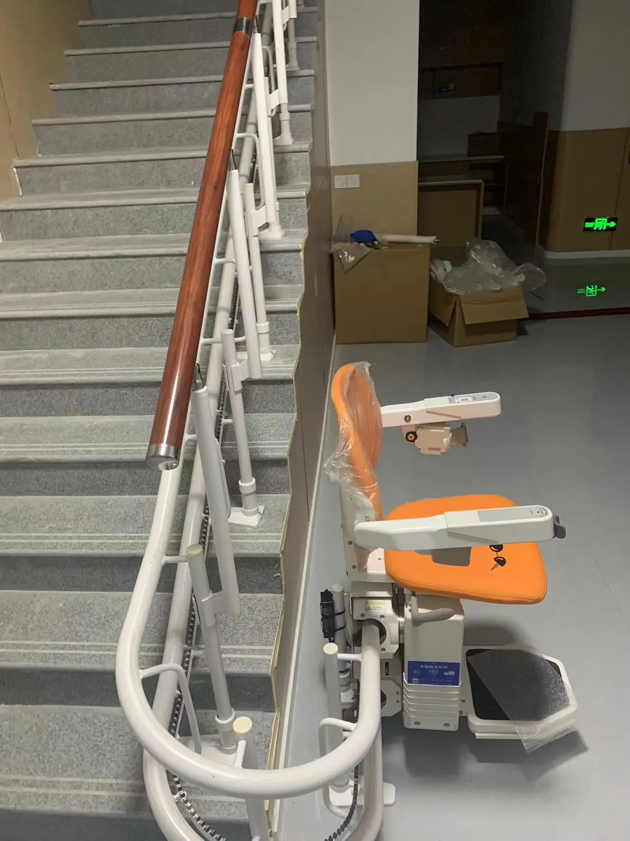 Vertical lift, suitable for the elderly up and down stairs, hydraulic chair, climbing machine