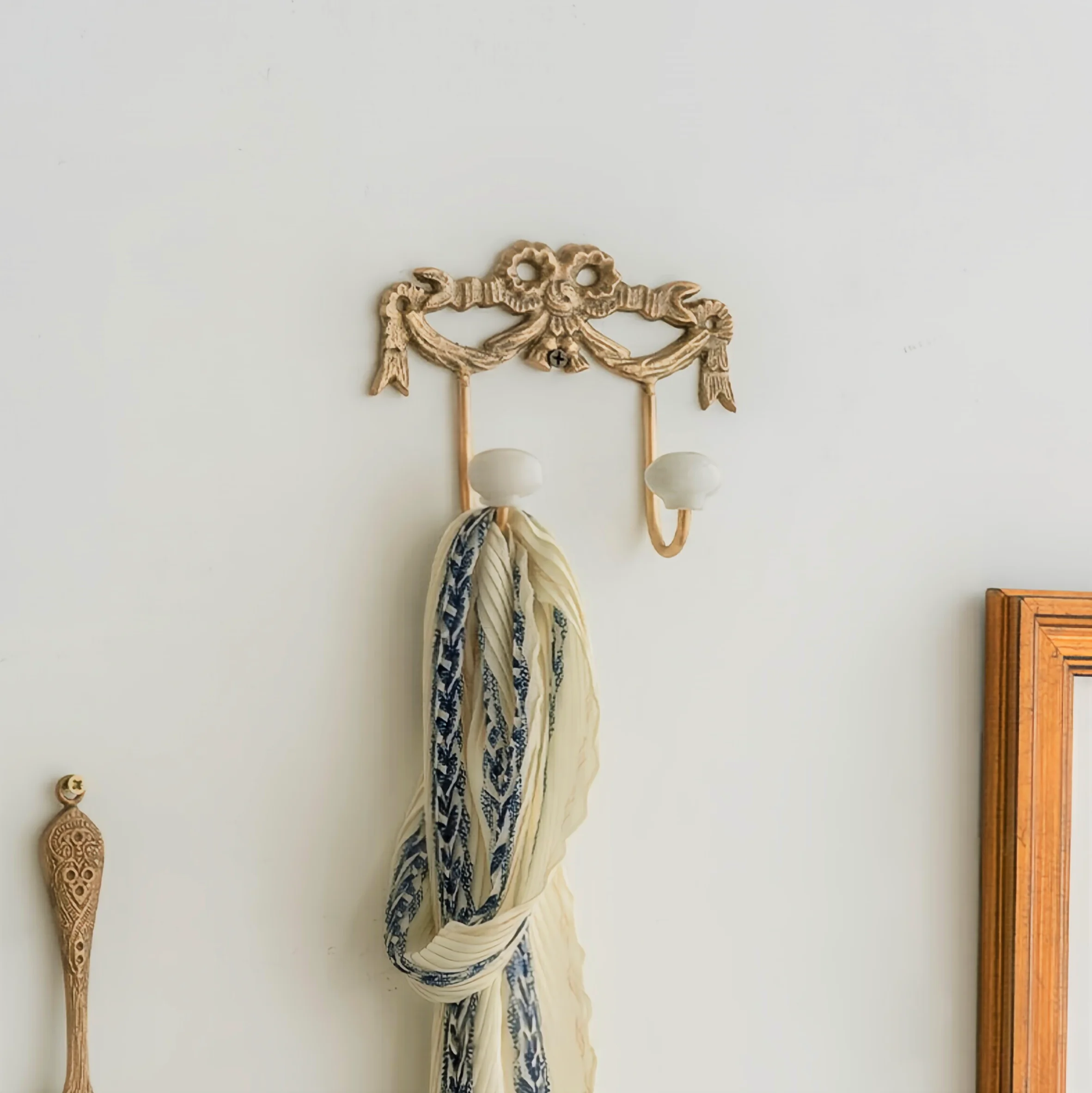 porte-manteau-mural-vintage-europeen-en-laiton-pour-porche-et-salon-avec-crochet-decoratif-mural-a-motif-de-nœud-grave-a-la-francaise-style-antique