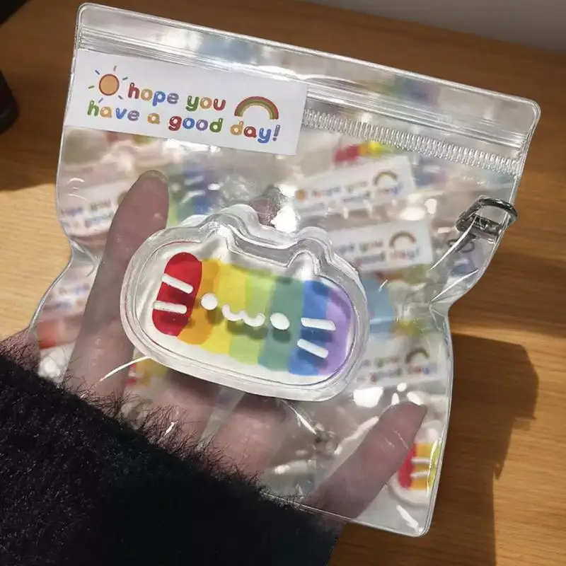 Un divertente giocattolo antistress da spremere al formaggio a tema gatto arcobaleno per bambini, studenti, adulti e ambienti di ufficio