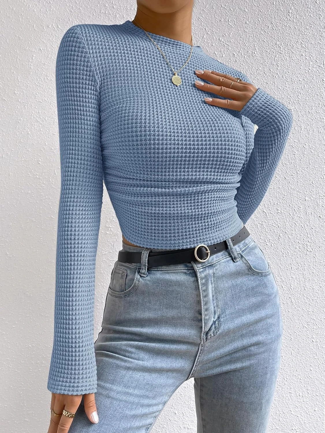 تي شيرت نسائي لخريف وشتاء 2025 بلون سادة وافل متماسك مكشوف السرة وأكمام طويلة