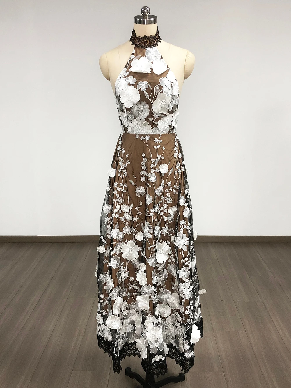 Modphy 2025 Nuovo fiore ricamato Halter Abito lungo da donna Sexy senza maniche Backless a vita alta A-Line Party Dress