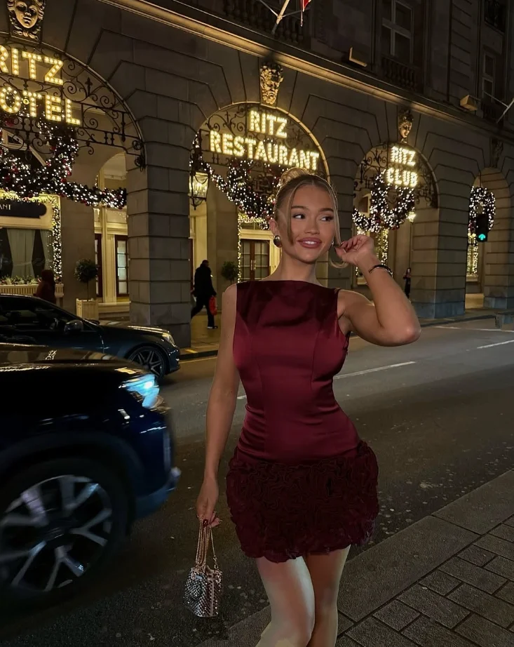 أبيض عنابي قصير حفلة موسيقية العودة للوطن فساتين التخرج الكشكشة تنورة الأزهار عارية الذراعين كوكتيل عيد ميلاد ثوب مخصص