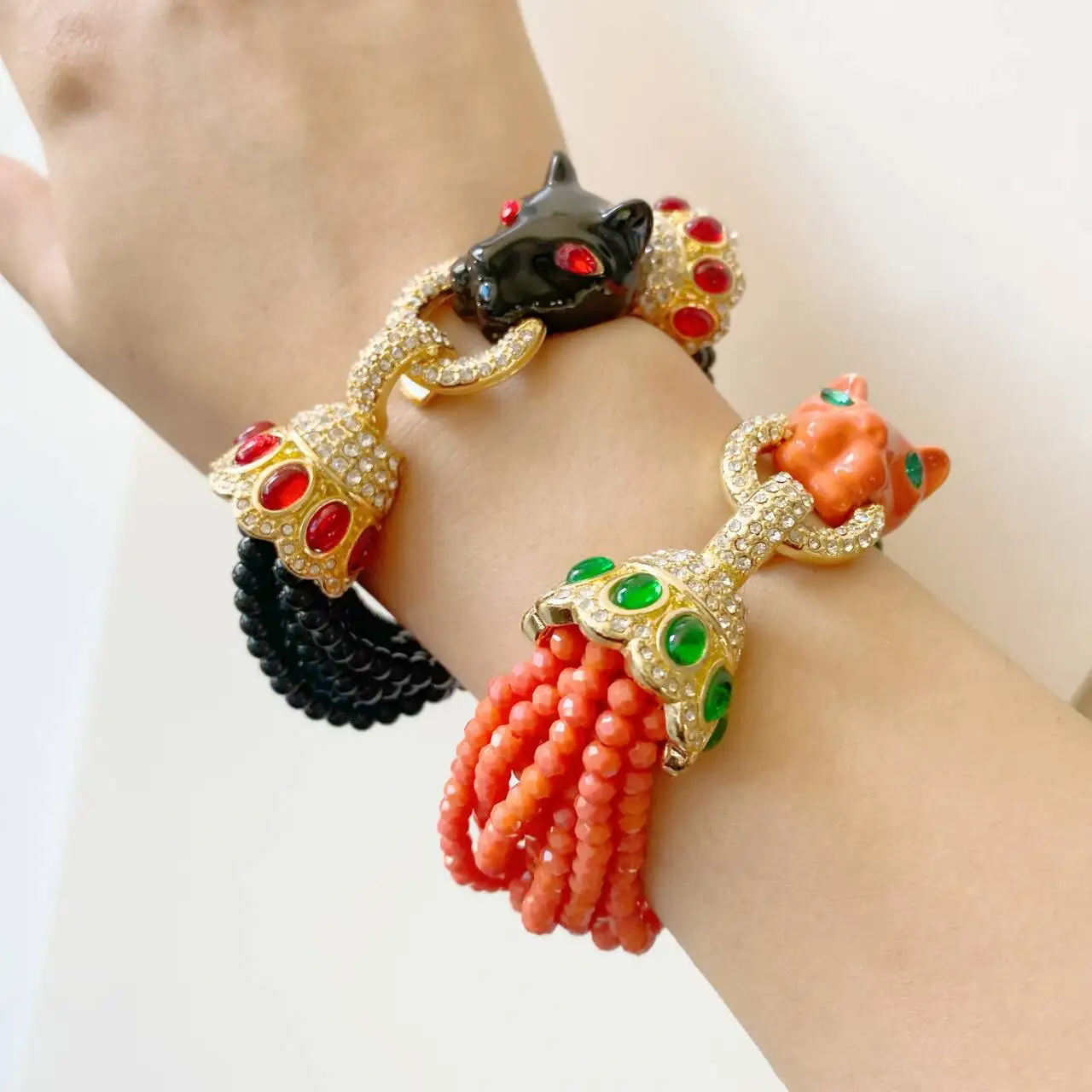 Vintage Enameled Leopard-Shaped Bracelet for Women Fashionable Light Luxury Beaded Jewelry European American Style