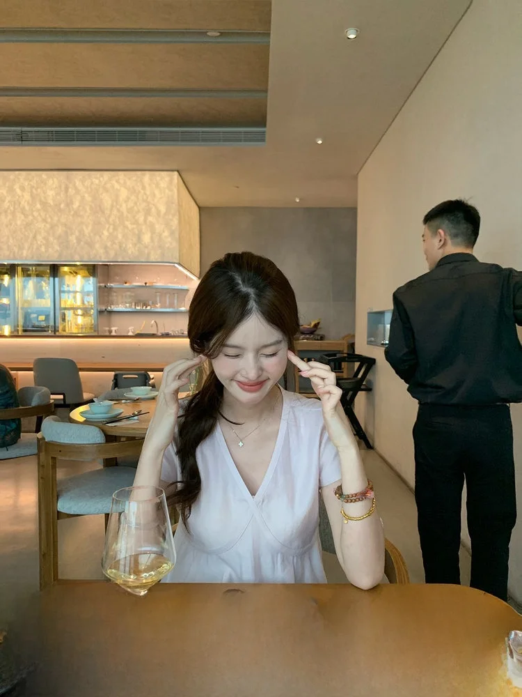 

Летняя блузка HuaHua: повседневная, свободного кроя, с V-образным вырезом, плиссированная, с модным поясом, дышащая, легкая