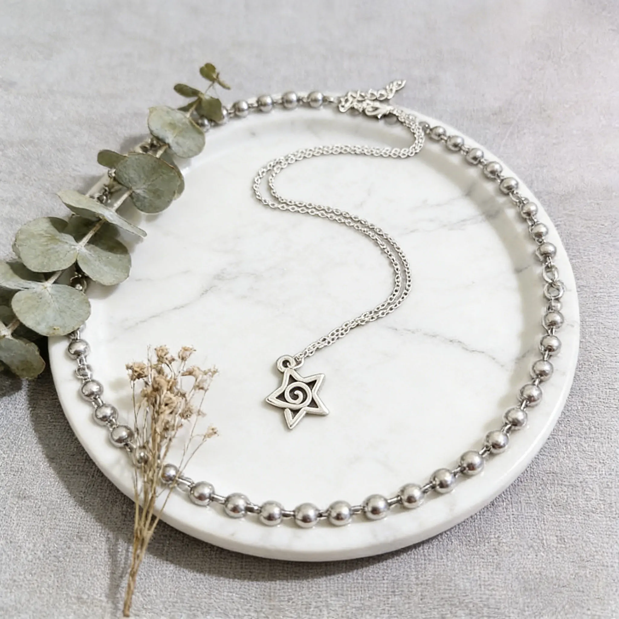 

1Pc Women's Hypoallergenic Star Pendant - Zinc Alloy Vintage Minimalist Spiral Necklace