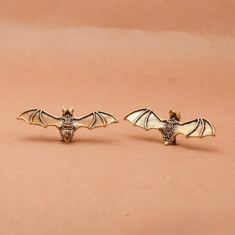 Antique Bronze Bat Figurine Miniature Brass Sculpture Handmade Vintage Craft Ornament for Desktop Home Shelf Decor Gift