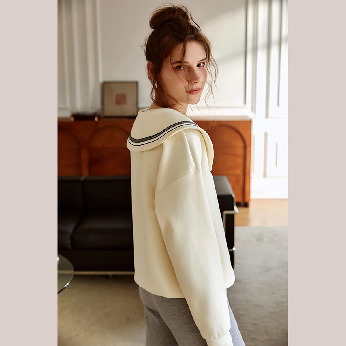 OLrain Solid Color Sweater Women's Spring 2025 New White Crew Neck Design Sense Niche Ins Trendy Loose Top O21QR53220