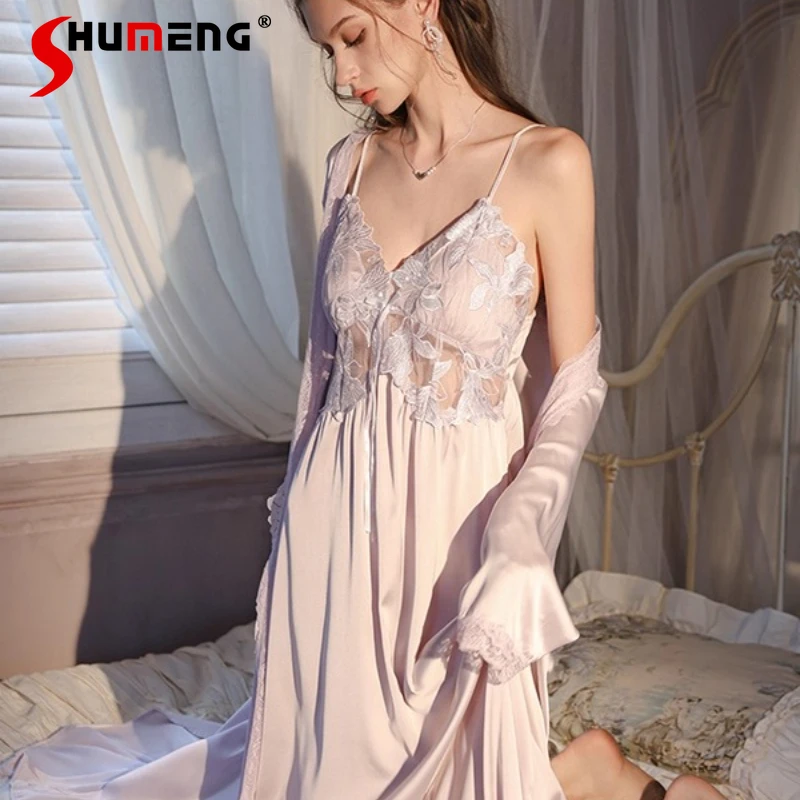 ชุดคลุมเจ้าสาวและเพื่อนเจ้าสาวพร้อมแผ่นรองหน้าอกสำหรับผู้หญิง ชุดนอนสไตล์ฝรั่งเศส ชุดนอนผ้าไหมเซ็กซี่หรูหราสองชิ้น