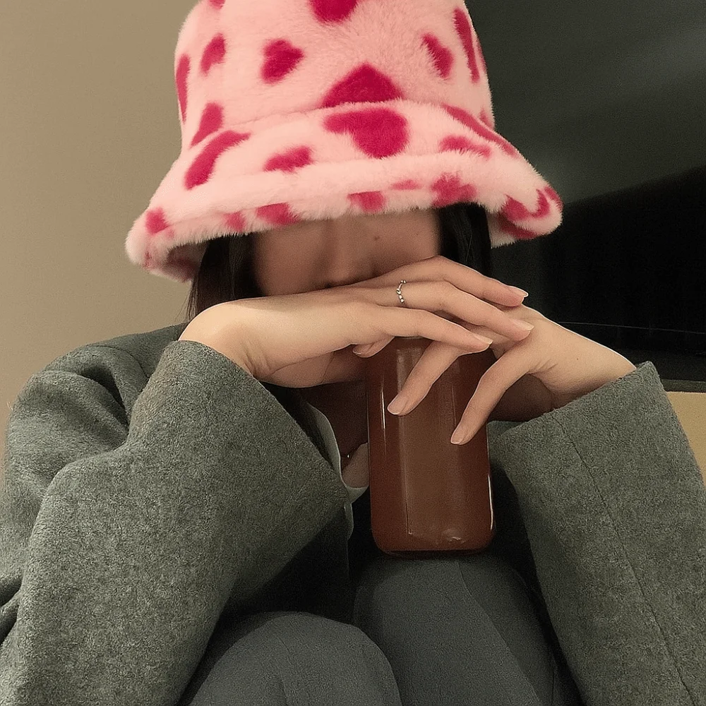 

Casual Faux Fur Fisherman Hat Fluffy Warm Love Heart Bucket Hat Coldproof Wide Brim Winter Hat Autumn