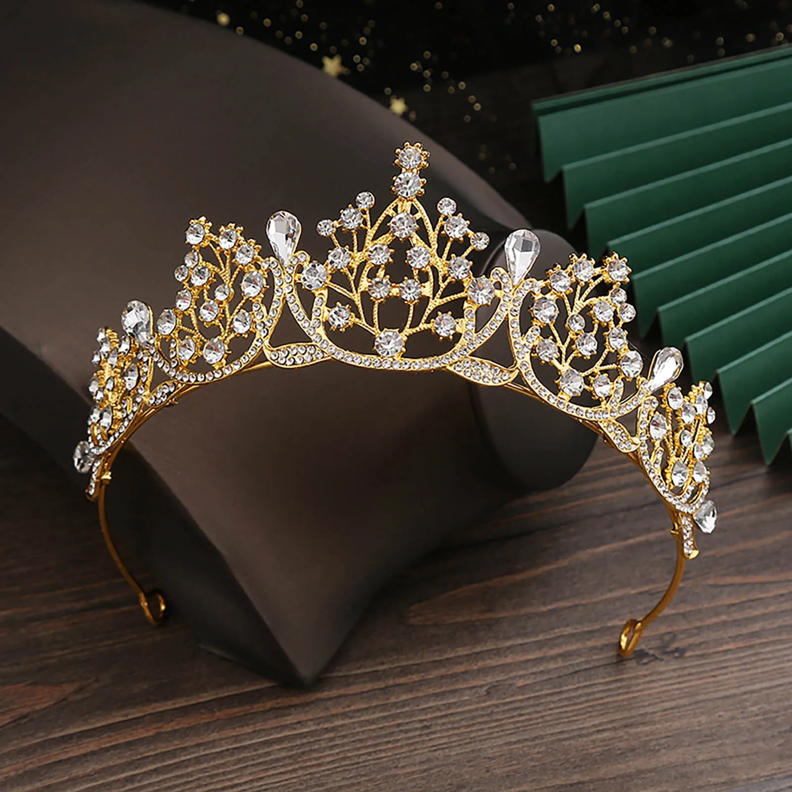 Charming Girls Crown Queen Headband Dazzling Crystal Semicircle Tiara Headwear for Birthday or New Year Gifts