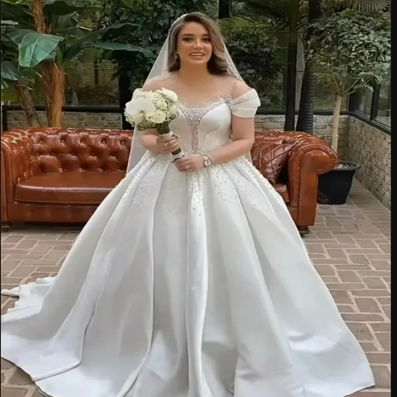 Maßgeschneidertes schulterfreies Ballkleid mit glänzenden Perlen und Pailletten, Brautkleid Vestido De Noiva, Satin-Falten, Hochzeitskleider