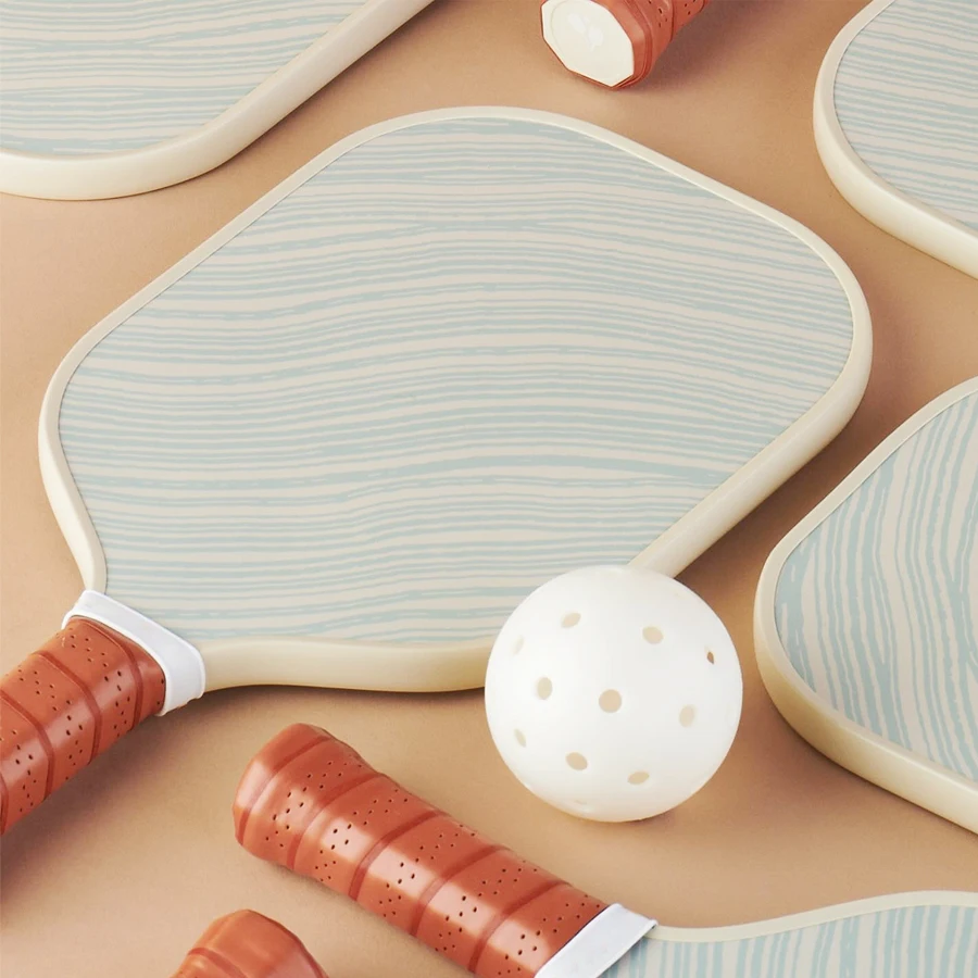 raquette-de-pickleball-professionnelle-en-fibre-de-carbone-mate-rayee-legere-et-compacte-avec-etui-inclus