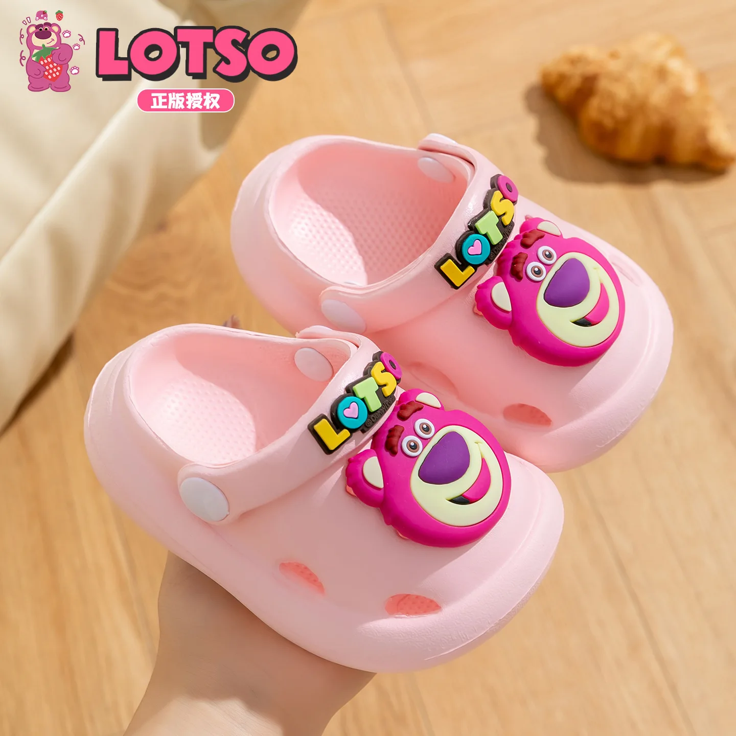 2025 حذاء ديزني ميكي آند سترابيري بير للحديقة - صنادل صيفية مع حماية لأصابع القدم، مضاد للانزلاق ومضاد للتصادمات للأطفال