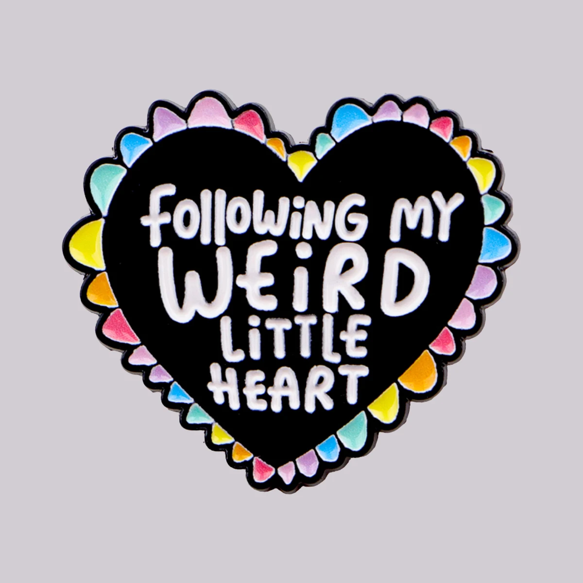 Broche en émail cœur noir "Following My Weird", épingles à revers, Badge sur sac à dos, accessoires pour vêtements, bijoux d'halloween, cadeau