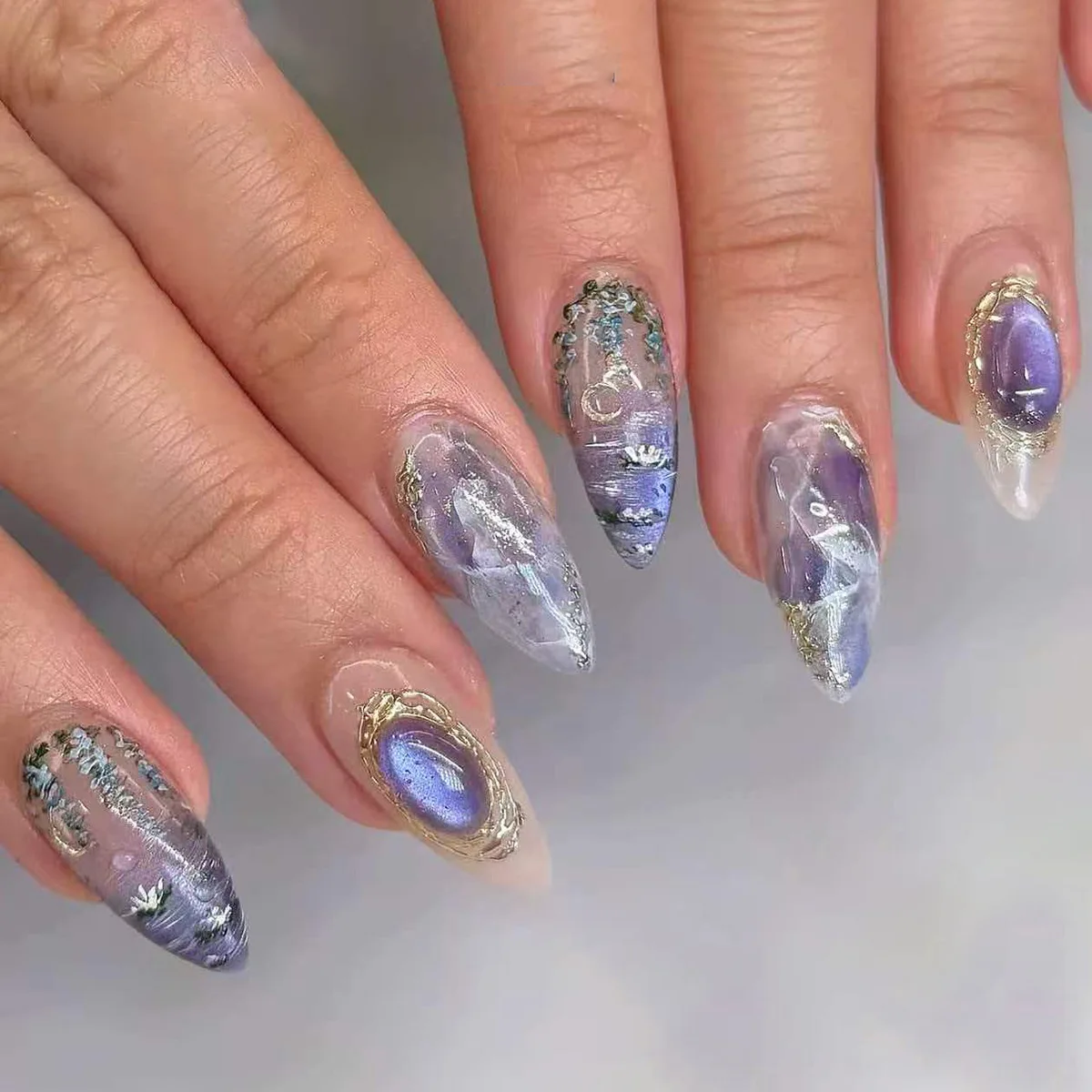 24Pcs Purple Halo Dyeing Stiletto Nails Press on Long Cat's Eye Almond Head Fake Nail Patches Wearable Dreamy False Nails Set