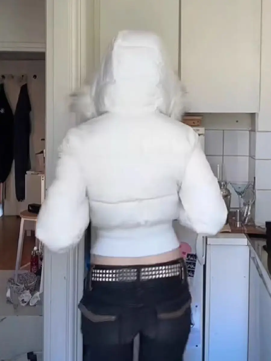 2025 autunno e inverno giacca in cotone a maniche lunghe con cappuccio e collo in pelliccia con cintura a vento europea e americana