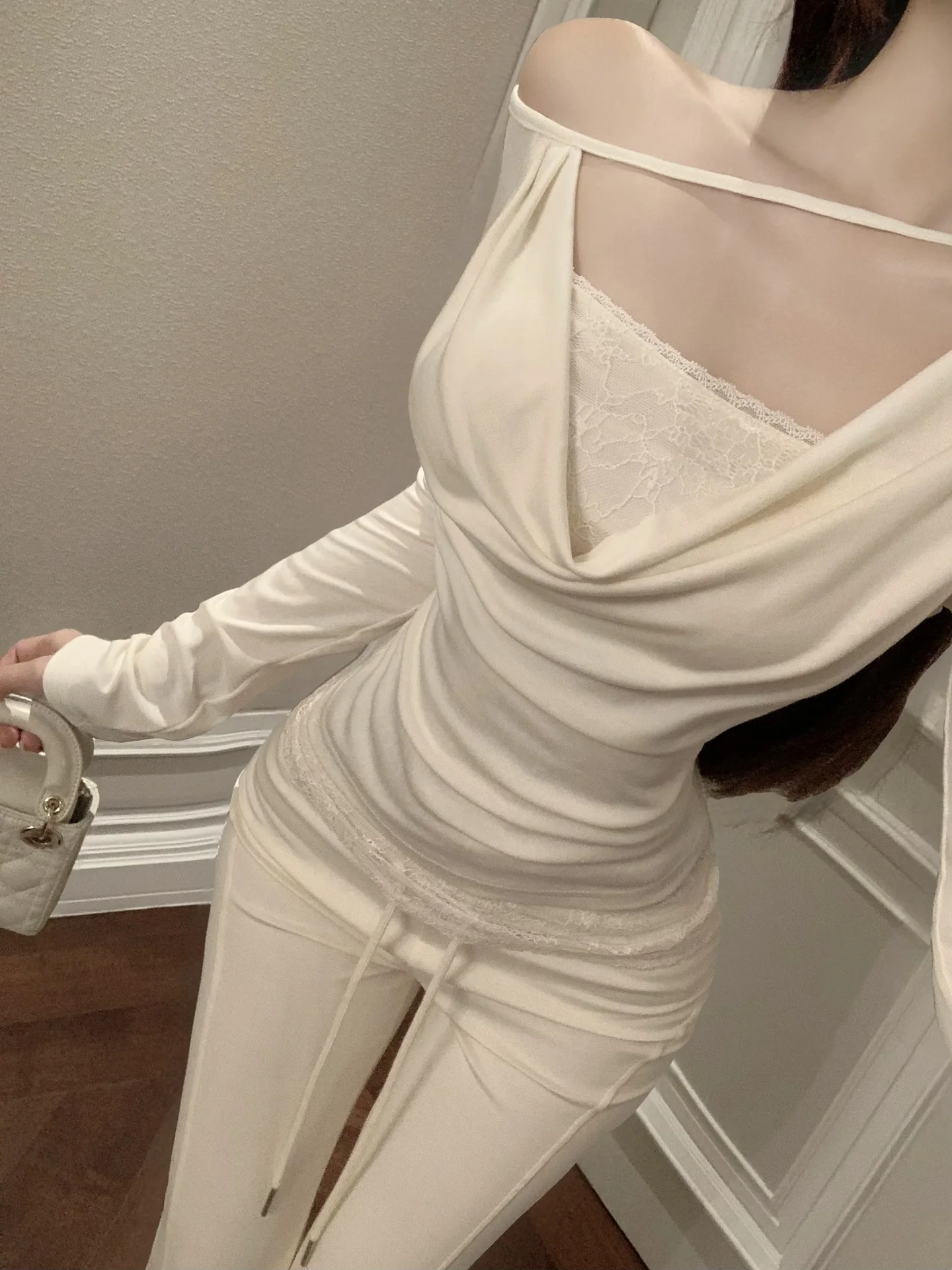 

Новинка: Женская облегающая футболка Luna Pure Desire с кружевными вставками и длинным рукавом, модный дизайн