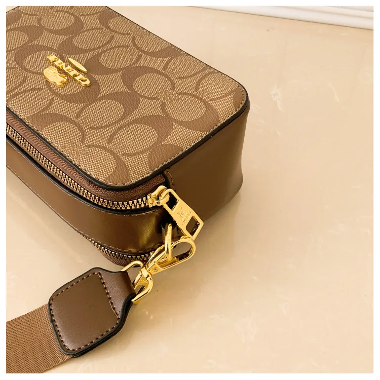 Advanced Women's 2026 New Retro Printed Wide Shoulder Strap Small Square Bag Fashion Single Shoulder Diagonal Cross Bag Trendy