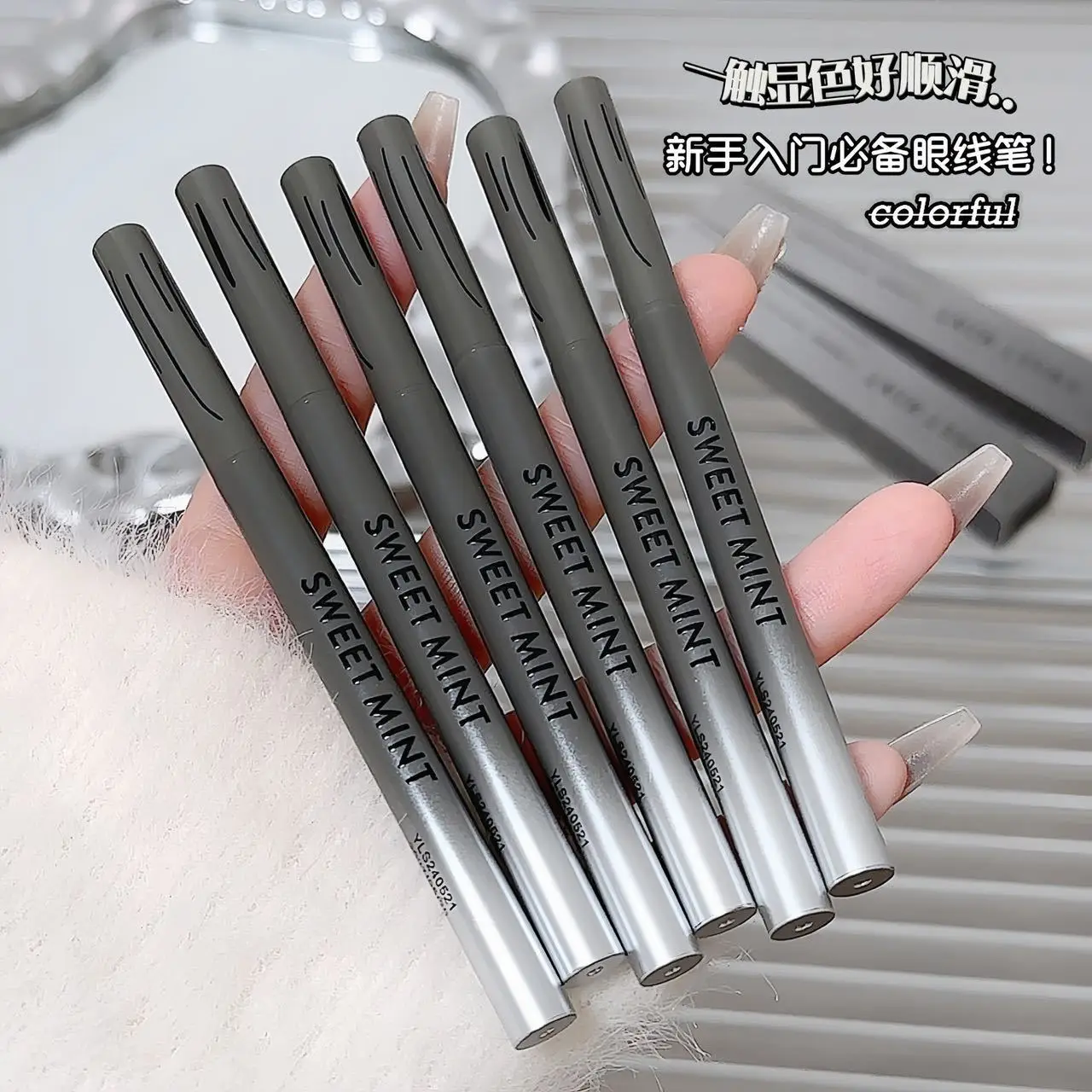 Zijdezacht eyelinerpotlood Natuurlijk mat Langdurige wijnrode eyeliner Gladde waterdichte en anti-zweet Liggende zijderupspen