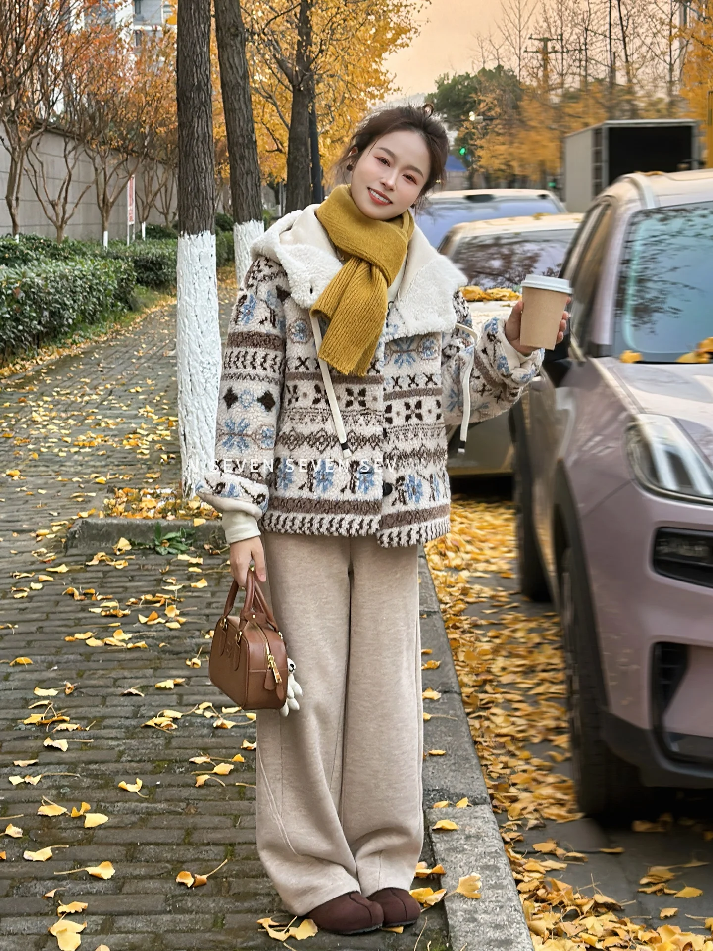 

Thiened Retro Lamb Fur Collar ort Jaet Women's Winter Warm Plu Embroidery Top Quali Polyester Fiber Straight Body Fit