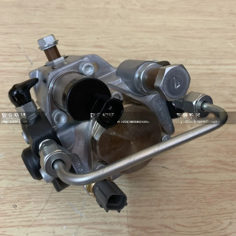 

Лидер продажIsuzu 4LE2 HD308 4HK1 масляный насос высокого давления 8973865575 294000-1191, японский оригинальный завод