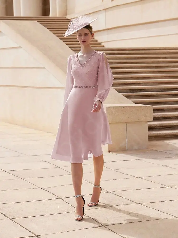 Charming Latest Pink Mother of the Bride Dresses Long Sleeves 2024 Mother Gowns V Neckline Wedding Party Gowns Tea Length Beaded