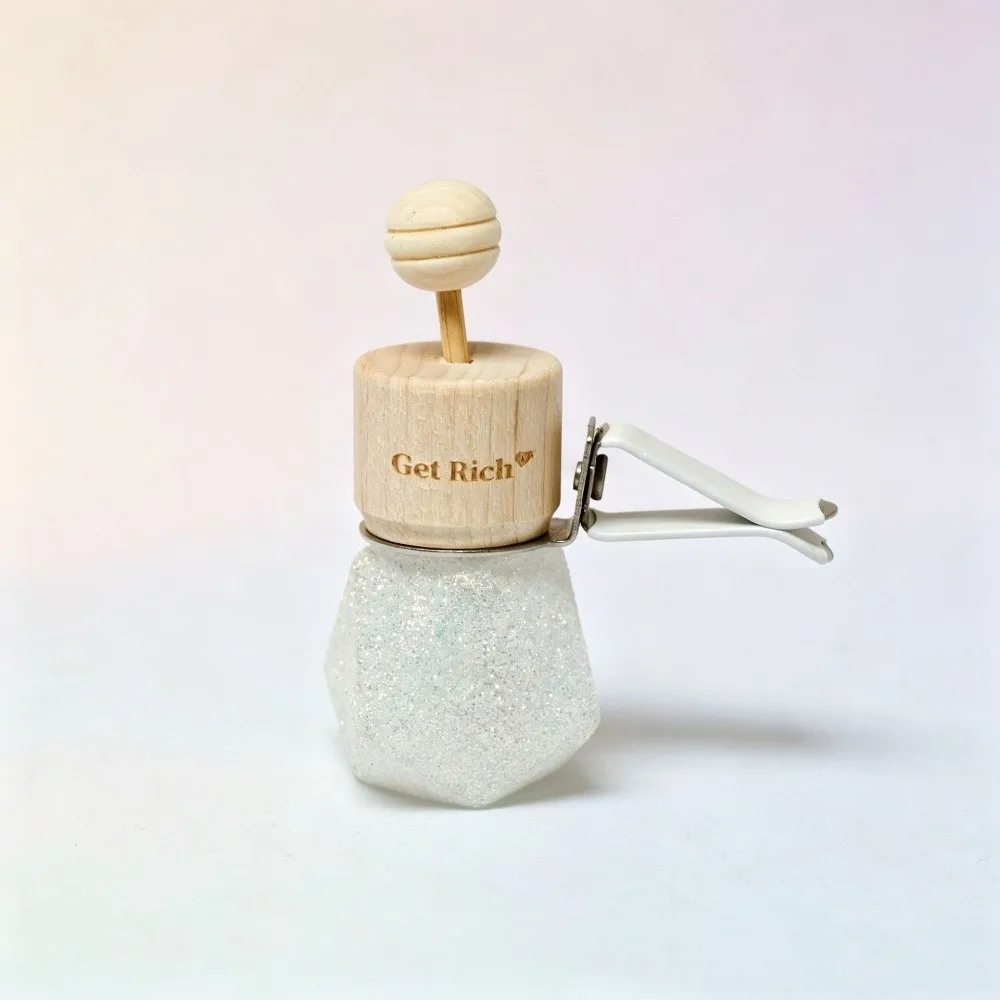 Ornament Portable Essential Oil Diffuser Mini Reusable Diffuser Bottle with Vent Clips Exquisite Auto Vent Diffuser Car Hanging