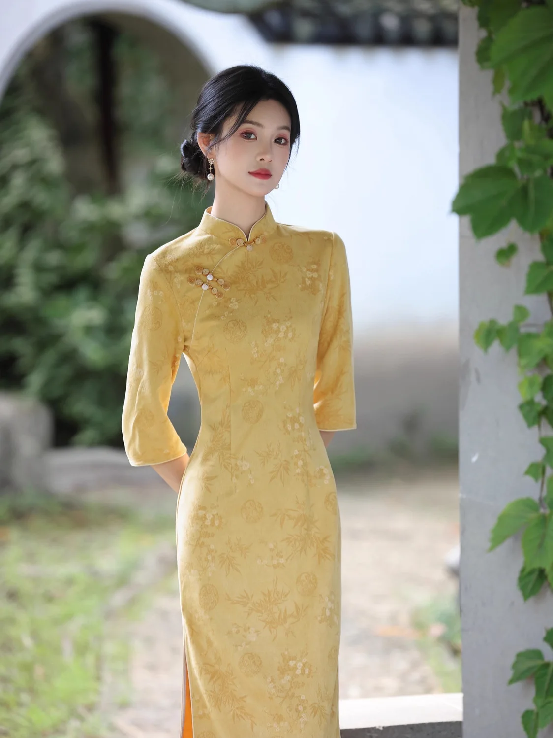 Yellow Cheongsam New Chinese Style Long Modified Long Sleeved Cheongsam Autumn 2025 New Item for Young Women Qipao