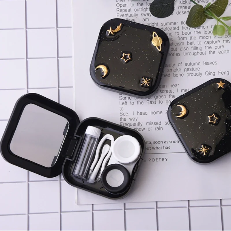 กล่องถนอมคอนแทคเลนส์พร้อมกระจกคอนแทคเลนส์สีแบบพกพาสำหรับเดินทางไปโรงเรียนสีดำดวงดาวบนท้องฟ้า