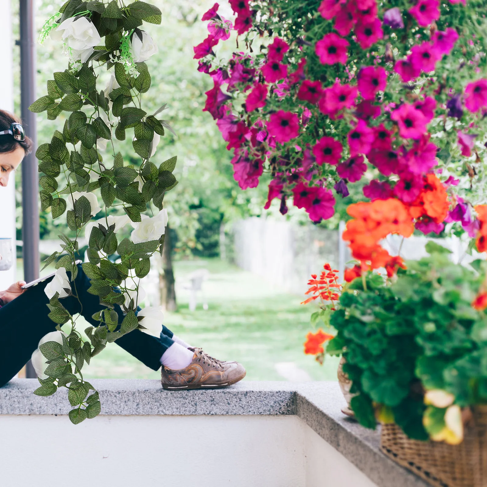 

2Pcs Decorative Rose Vine Lightweight Cloth Plastic Material Festive Scenario Holiday Atmosphere Artificial Rose Garland