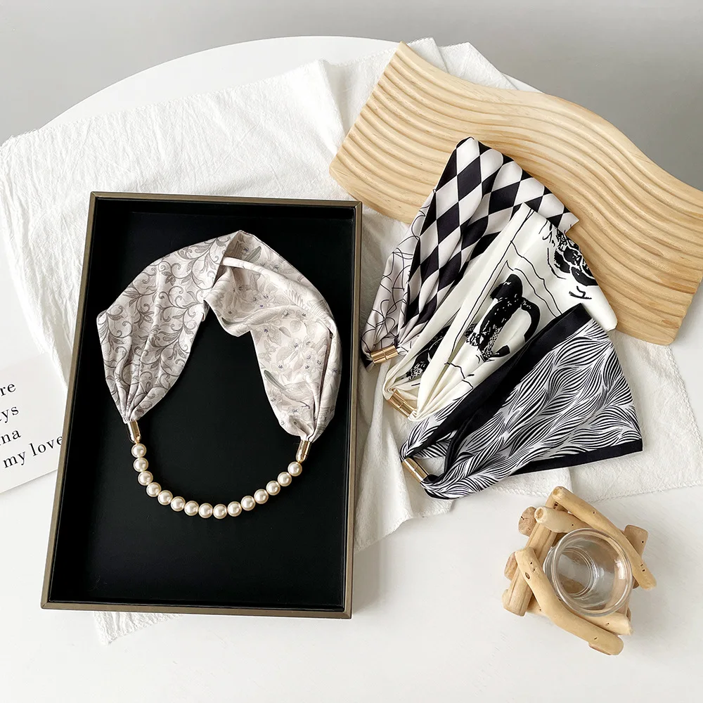 Black and white Xiaoxiang style elegant pearl necklace scarf collarbone pendant neck protection small scarf paired with shirt