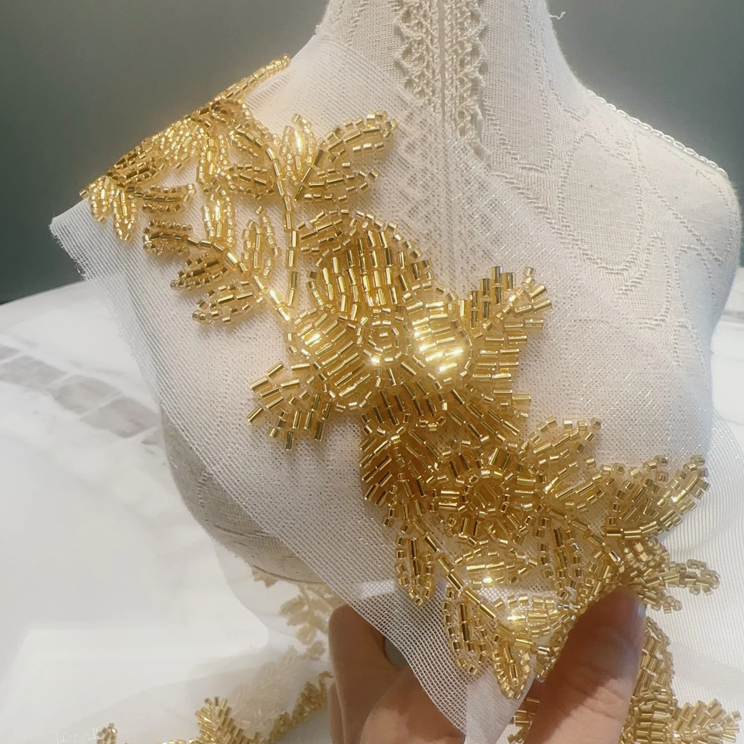 50cm Rocailles bestickt Perlen besatz Gold Perlen Spitze zum Nähen glänzende Spitze Applikation für Hochzeits kleid Hijab Dubai