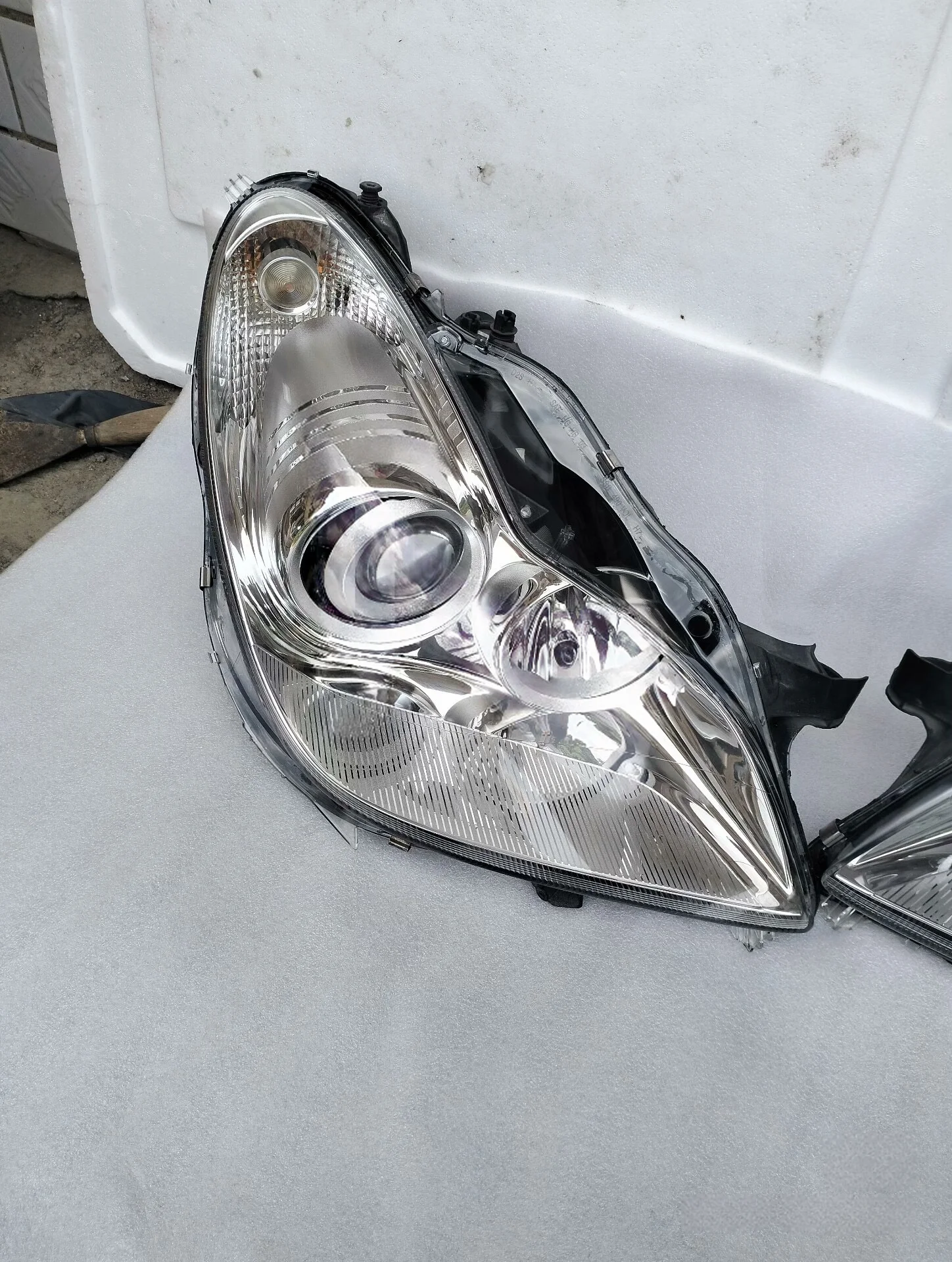 For Mercedes Benz CLS219 Original Dismantled Headlights, in Good Condition.
