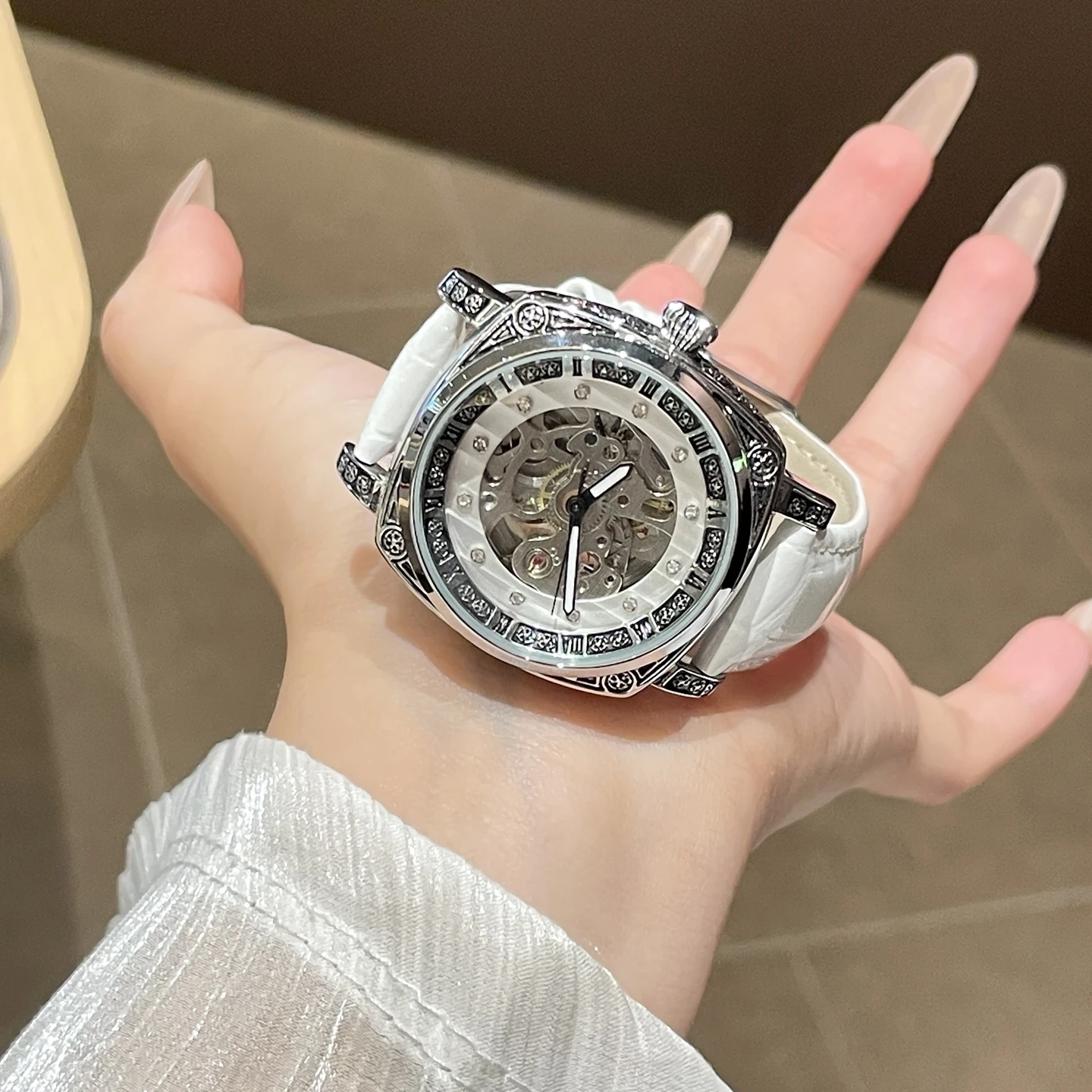 

Light Luxury Niche Women's Mechanical Watch Personalized Fashion New Hollow Automatic Mechanical Watch Sports Leisure Gift Watch