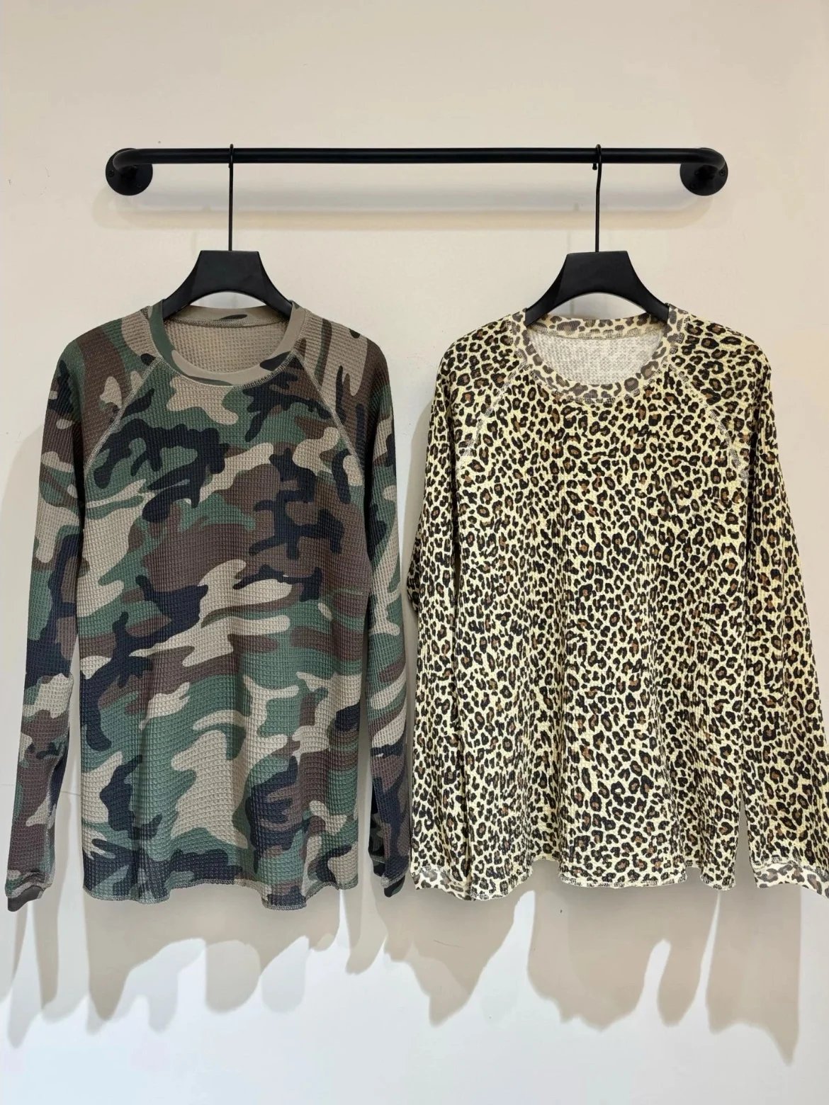 

Камуфляжный трикотажный топ Heidd с леопардовым принтом, повседневный, свободного кроя, из полиэфирного волокна, с круглым вырезом, с принтом, осенне-зимний, женский.