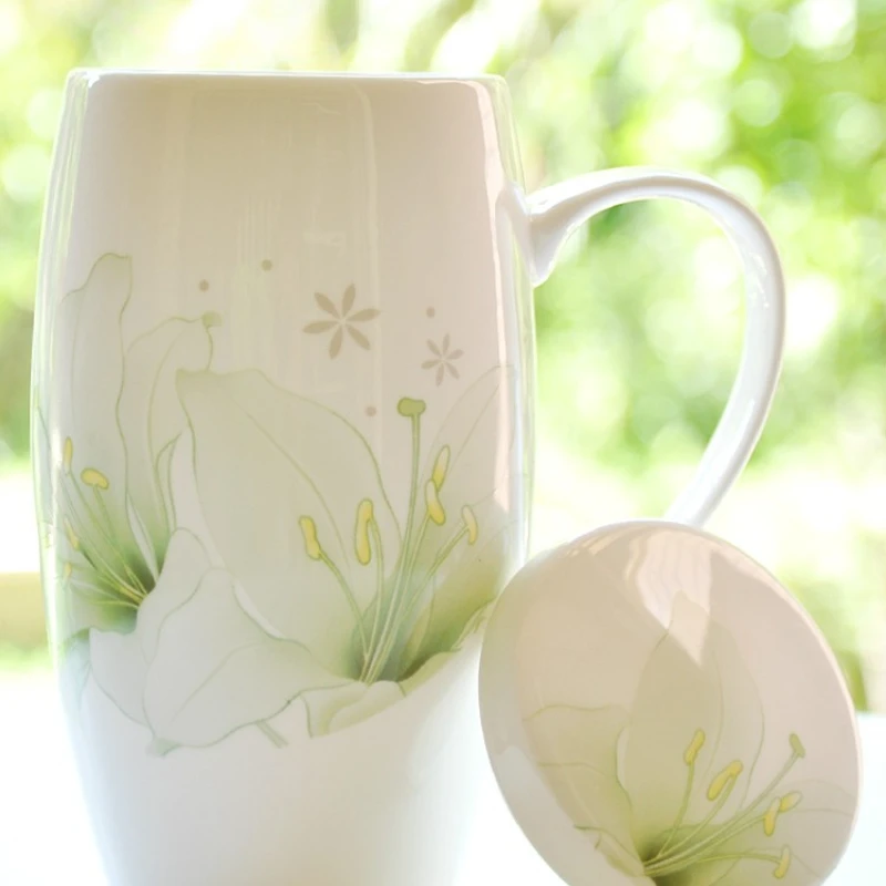 

Ceramic cups with spoons creative ceramic milk coffee cups exquisite wedding gifts large capacity exquisite afternoon cups.