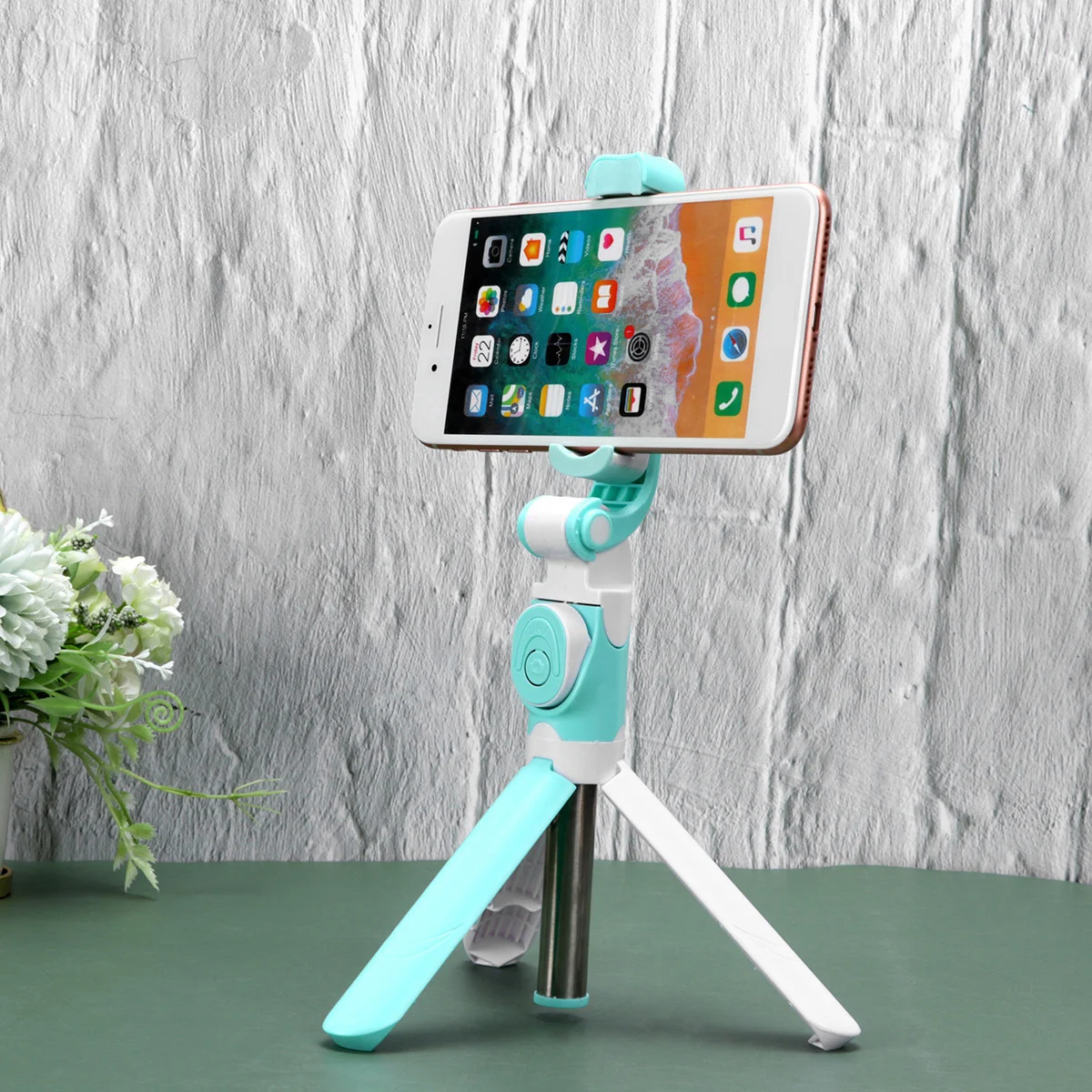 

Portable Selfie Stick Ecofriendly Durable Phone Tripod Wireless Remote Control for Smartphones Green